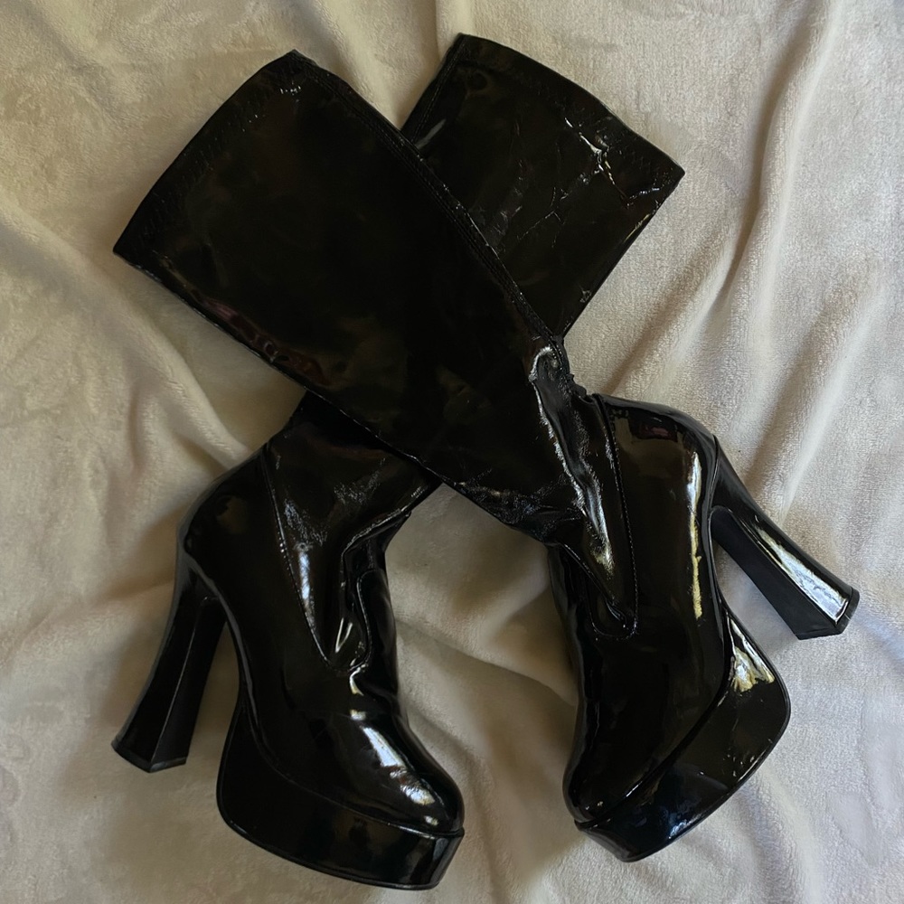 ♠️SOLD♠️ Vintage 1990s Platform Goth Faux Patent Leather Boots